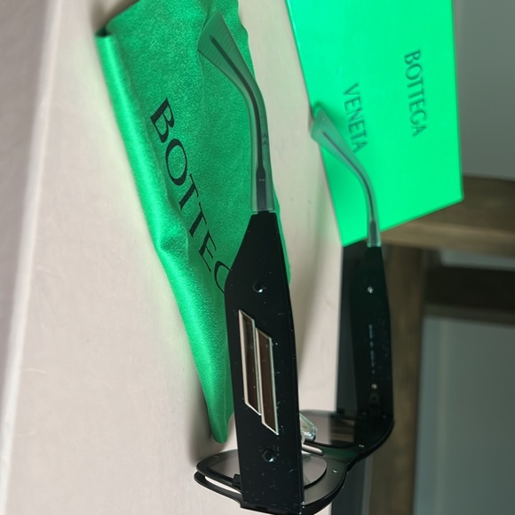 Bottega Veneta Oversized Sunglasses - Black & Silver (Unisex) - Picture 3 of 6